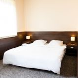 hotel wenus szczecin zachodniopomorskie pokój sypialnia łóżko