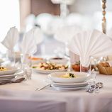 sale weselne szczecin i okolice stolik z zastawą - łosoś